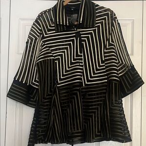 Black and gold Graphic Boxy Blouse with Notched Collar